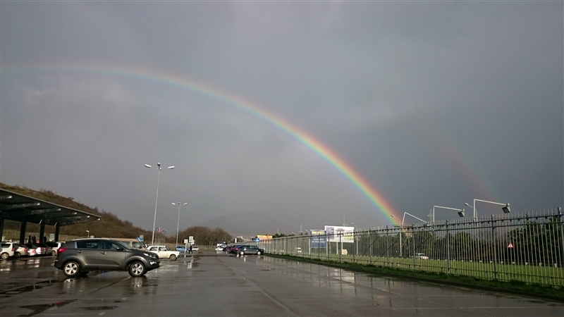 Радуга. Пятигорск, стоянка гипермаркета METRO, 17 апреля 2015 16:53.