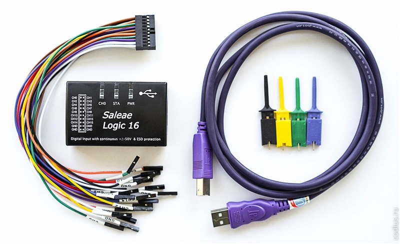 Комплектация: логический анализатор, 20-канальная шина (16 каналов и 4 провода — земля GND), USB-кабель питания/передачи данных, 4 клипсы